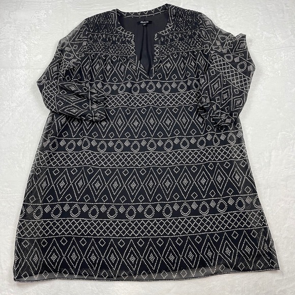 Madewell Dresses & Skirts - Madewell Black White Geometric‎ Smocked V-Neck Shift Dress Size Medium Smocking